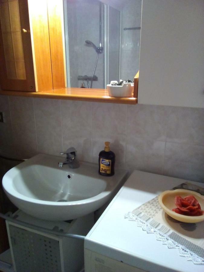 A Casa Di Nonna Apartment Тирано Екстериор снимка